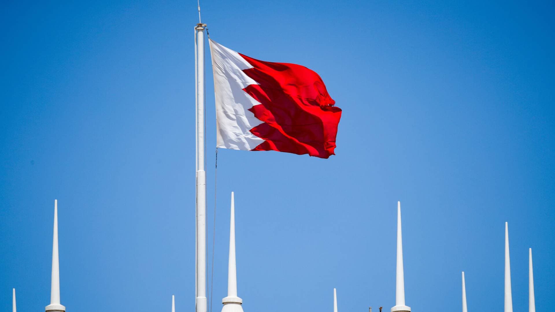البحرين تحيل 14 متهما إلى المحاكمة الجنائية بتهمة التخابر مع "الحرس الثوري" الإيراني