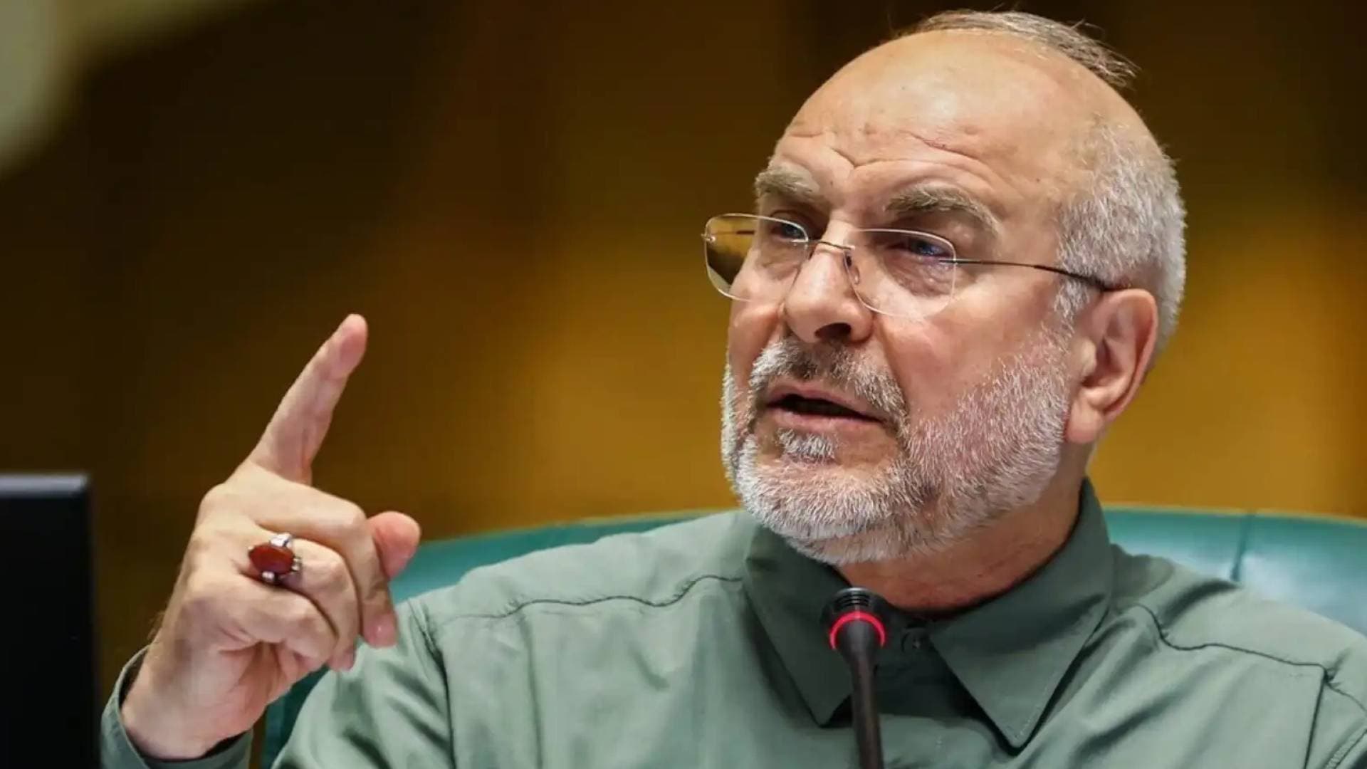 مسؤول إيراني: الحرب في لحظاتها الحاسمة وخطة أمريكا وتل أبيب السيطرة على مضيق هرمز
