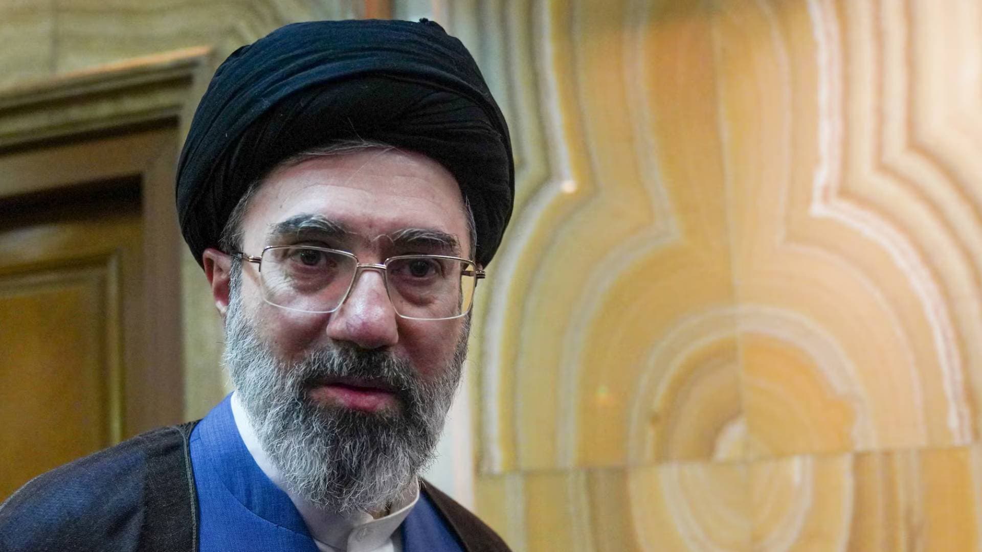 صحيفة "ذا تايمز": المرشد الإيراني في وضع "خطر" وغير قادر على إدارة شؤون الدولة