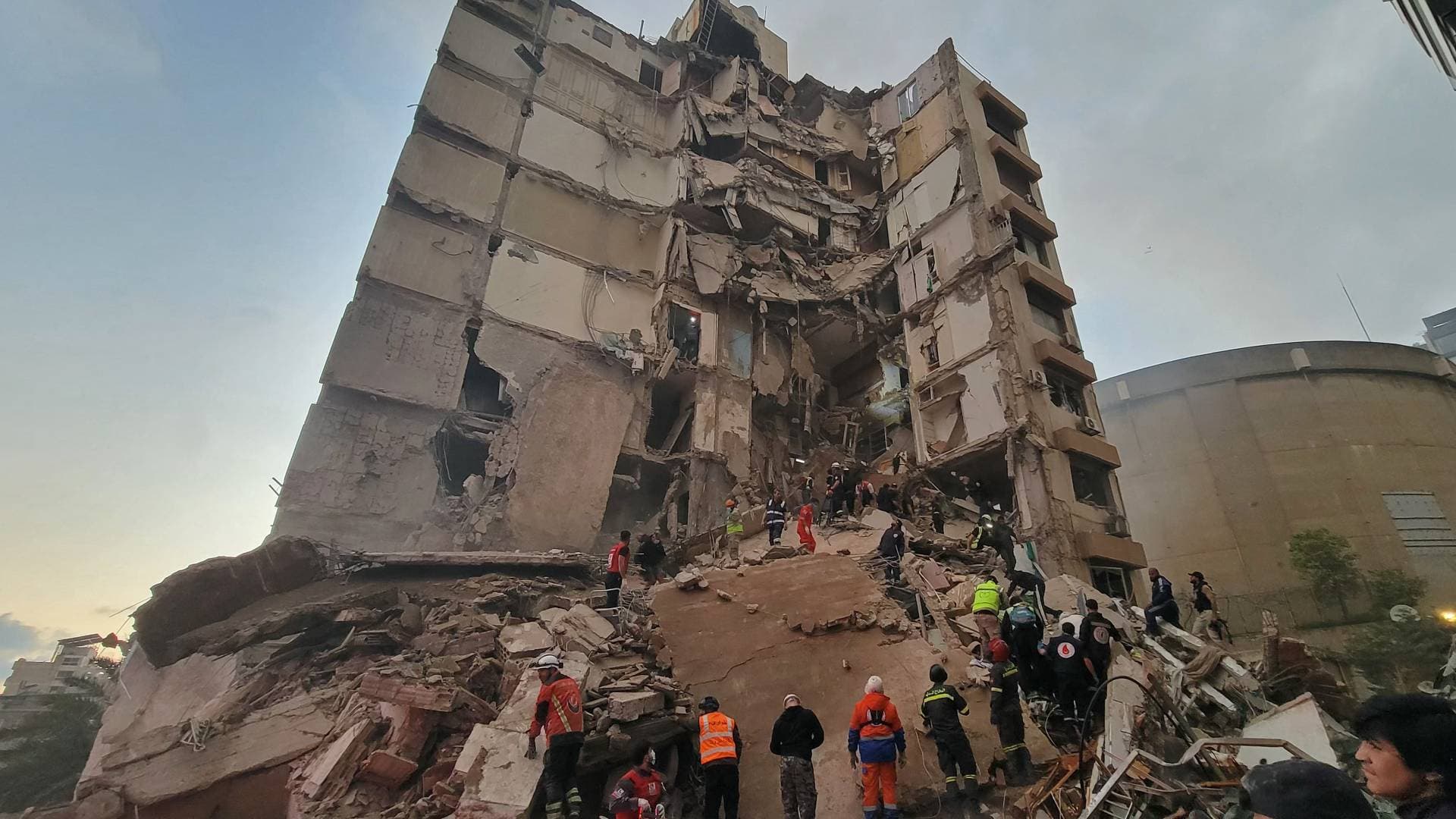 الصحة اللبنانية: 182 شهيدا و890 مصابا في حصيلة غير نهائية لغارات الاحتلال على البلاد الأربعاء