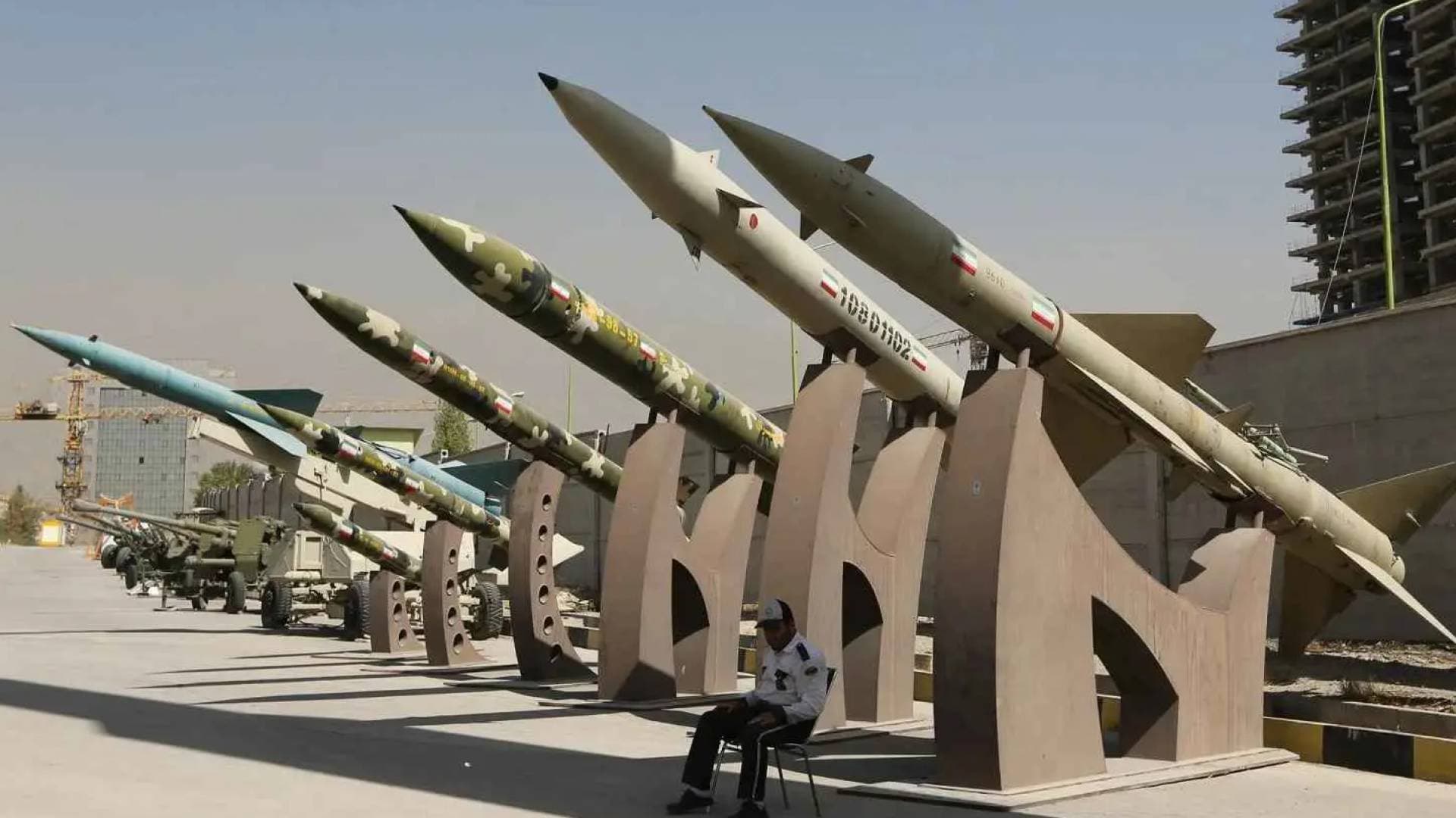 إعلام إيراني يكشف أسباب تفعيل الدفاعات الجوية في طهران