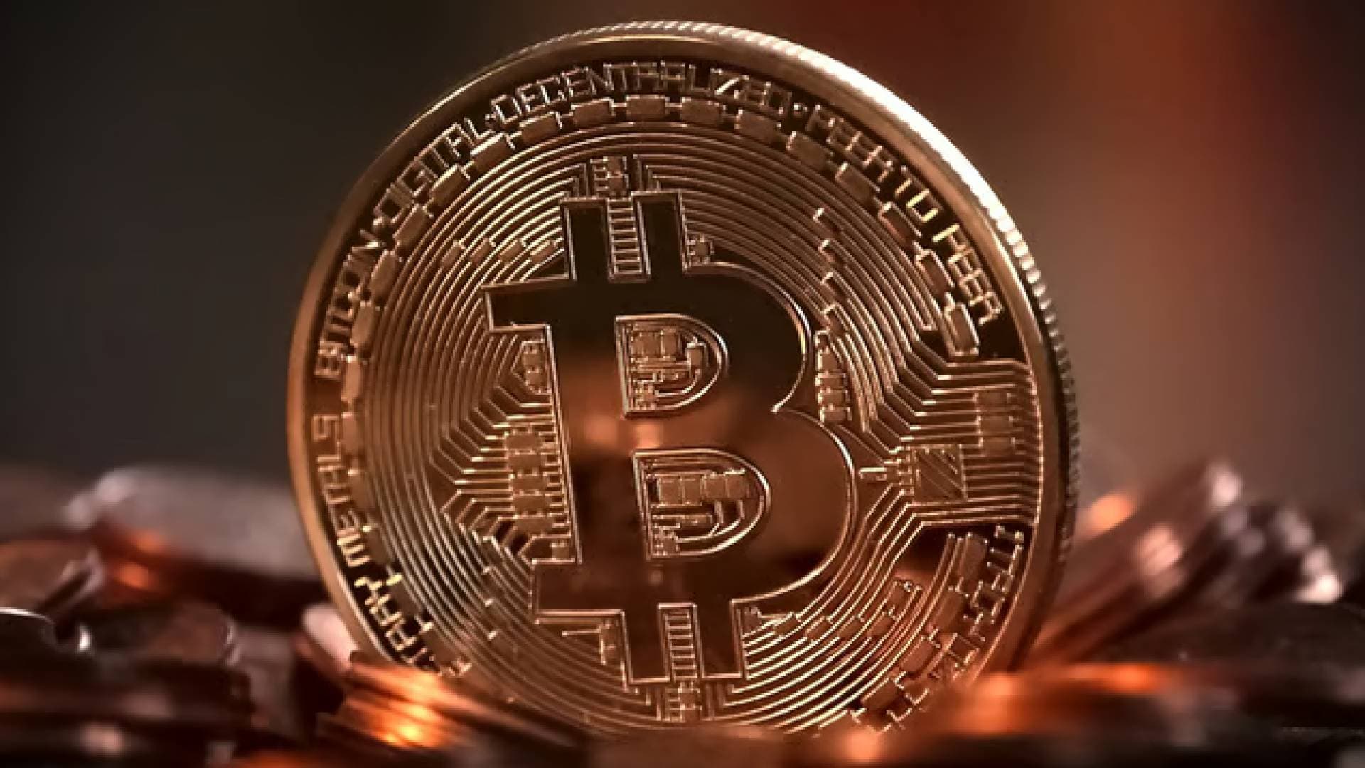 سعر البيتكوين السبت: تراجع طفيف للعملة الرقمية أمام الدولار لتستقر عند 77,570 دولارا