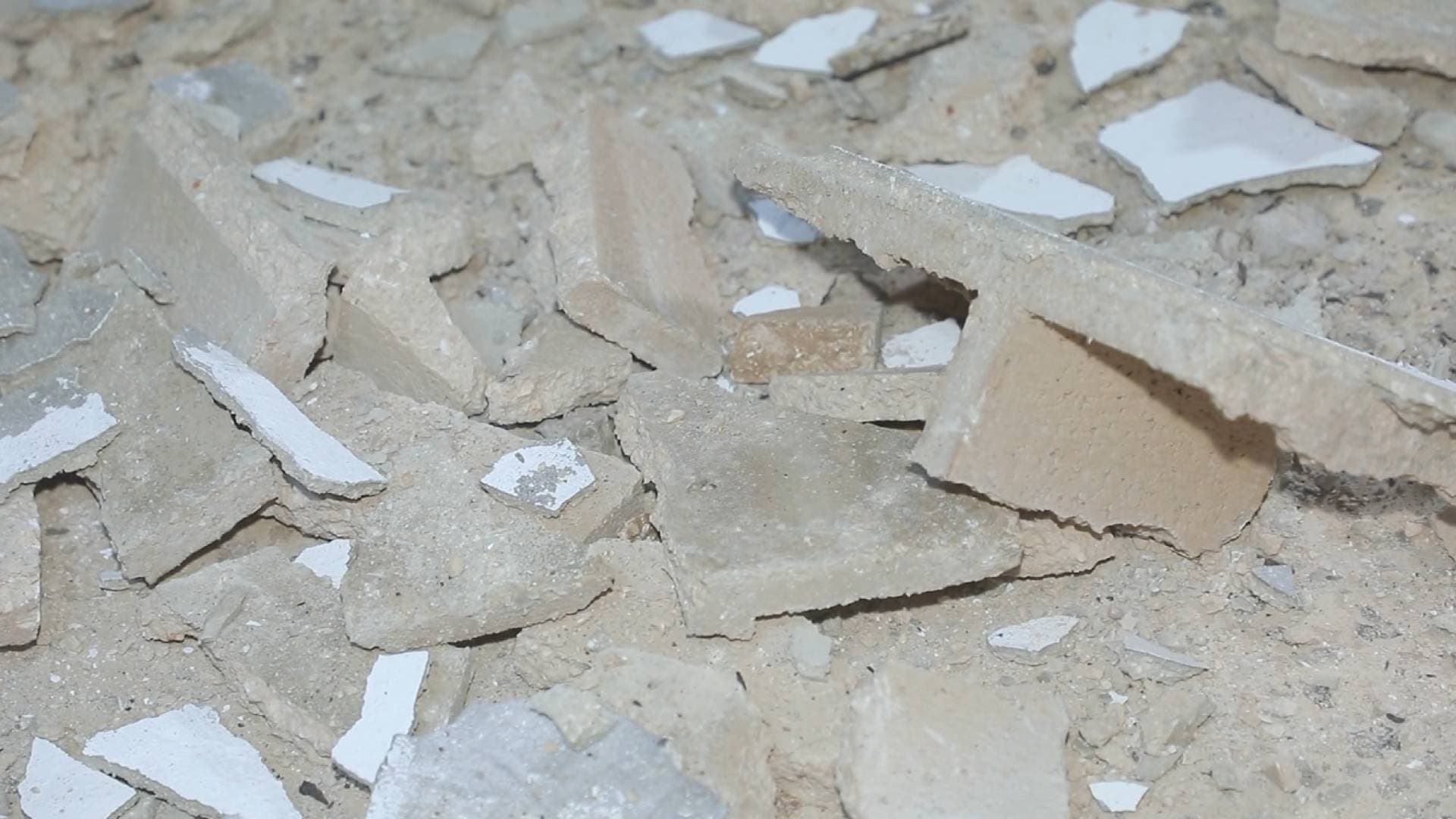 نقابة المقاولين لـ "من هنا نبدأ": البلديات مسؤولة عن "غش البناء" لمنحها رخصا دون "عقد مقاولة مرخص"-فيديو