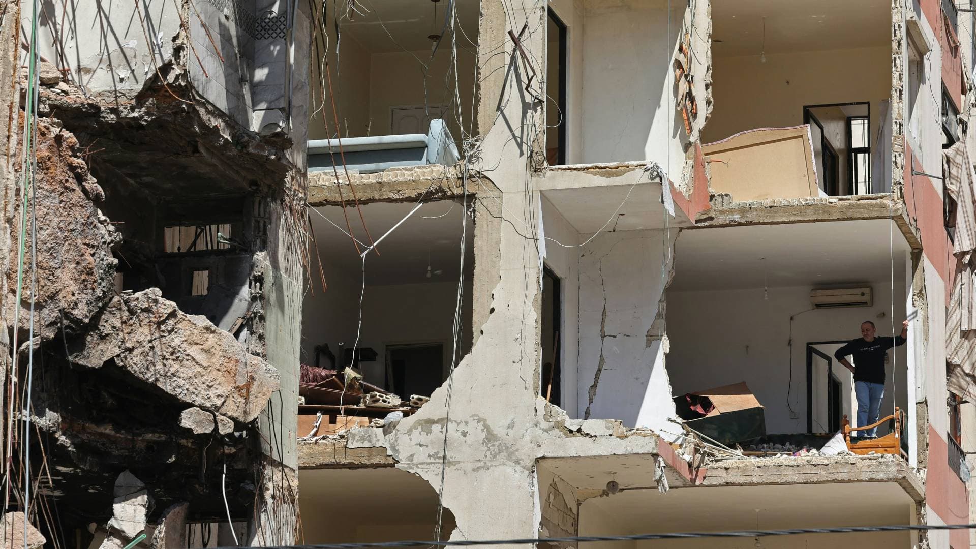 الصحة اللبنانية: 10 قتلى بينهم أطفال ونساء جراء غارات شنها الاحتلال على جنوب لبنان
