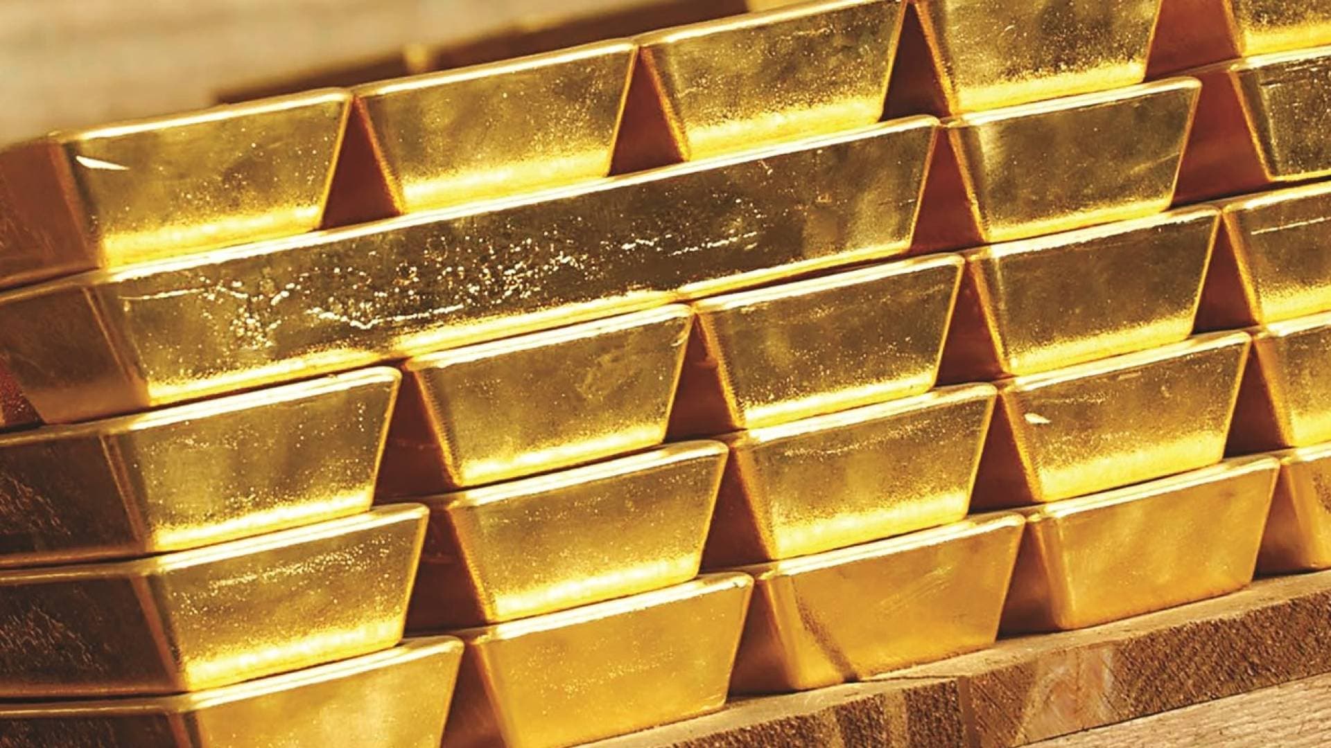 أسعار الذهب تتراجع مع استمرار التوترات وغموض أسعار الفائدة