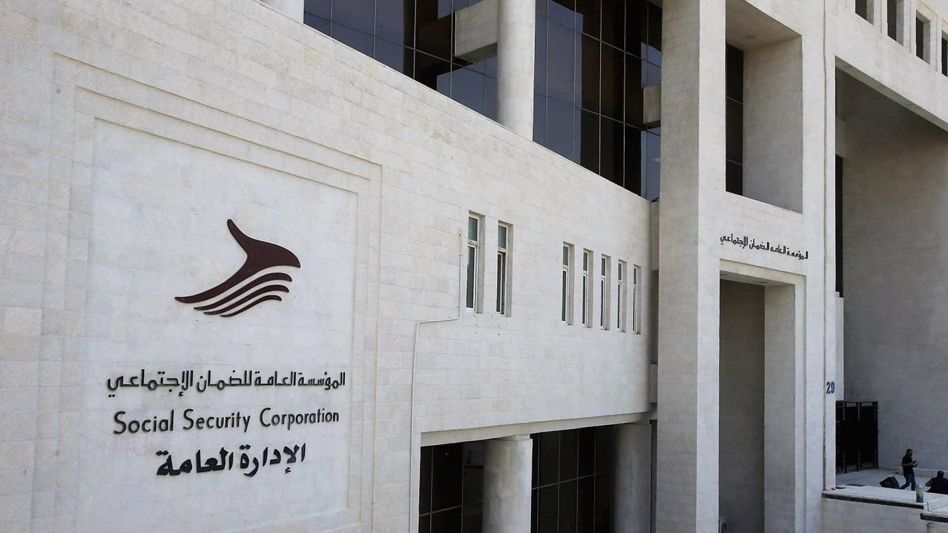 برنامج "من هنا نبدأ" يكشف تفاصيل تغريم طبيب استشاري 16 ألف دينار بسبب عقد شراء خدمات.. فيديو