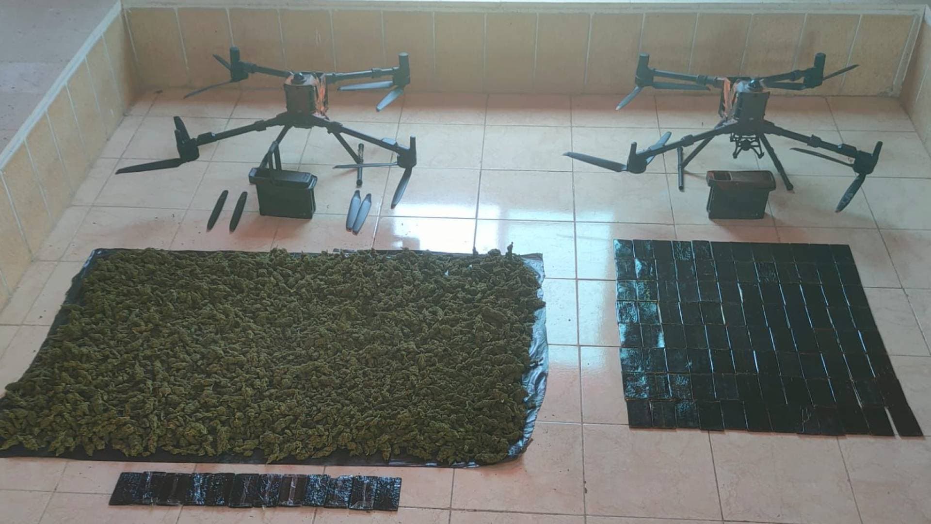 الجيش العربي: المنطقة العسكرية الجنوبية تحبط محاولة تهريب كمية كبيرة من المواد المخدرة بواسطة طائرتين مسيرتين