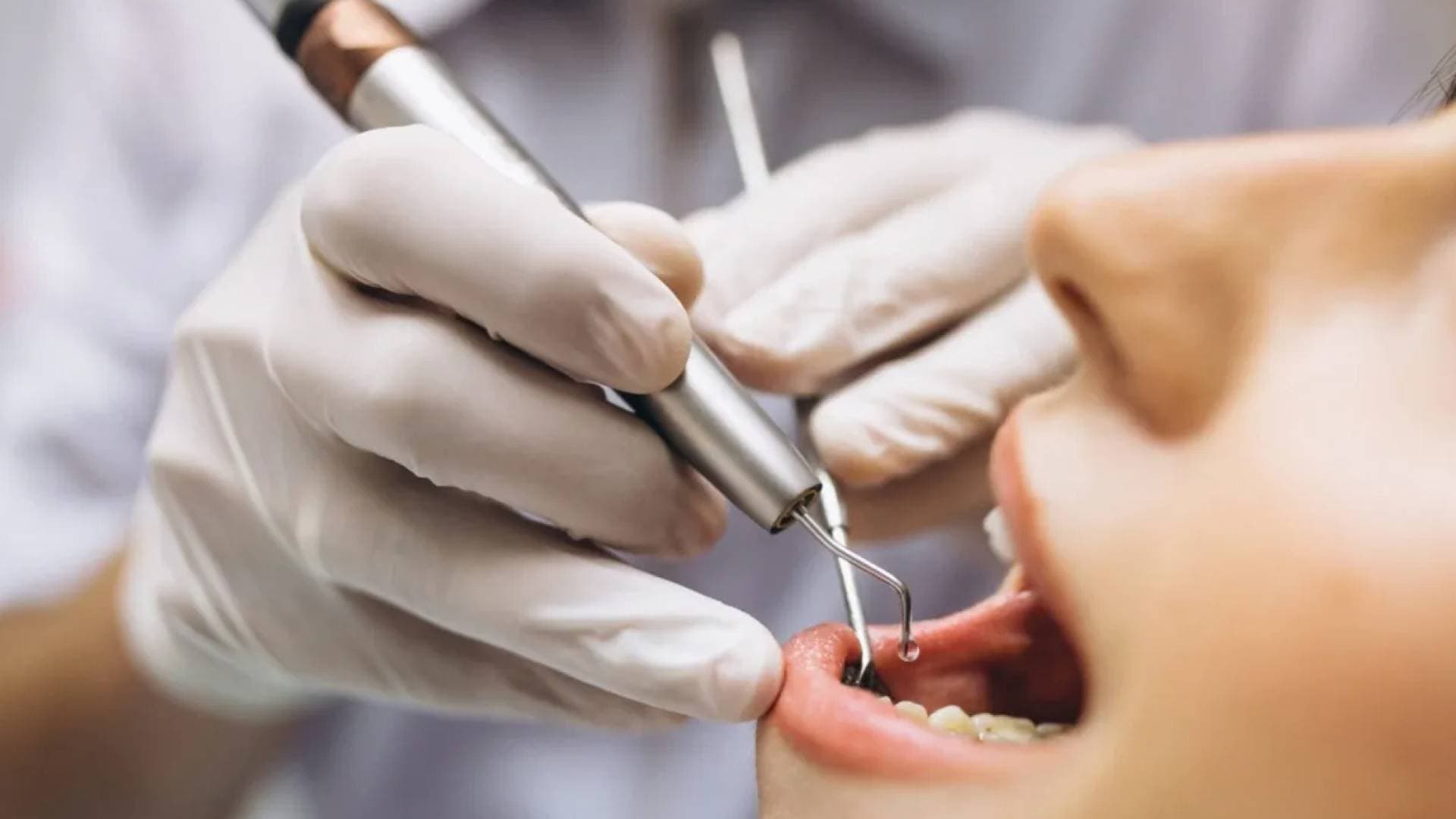 "الصحة النيابية" تستمع للتحديات والملاحظات التي تواجه قطاعي الصيدلة وطب الأسنان