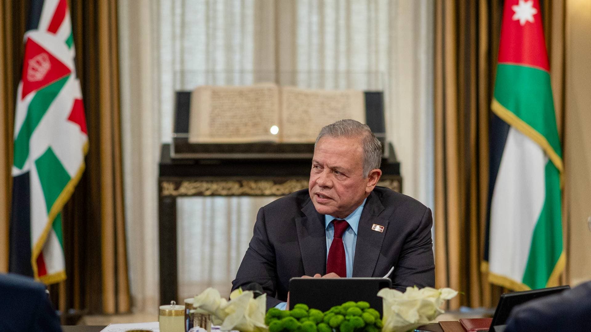 الملك يهنئ الأردنيين بمناسبة عيد الاستقلال الـ 80 برسائل نصية على هواتفهم
