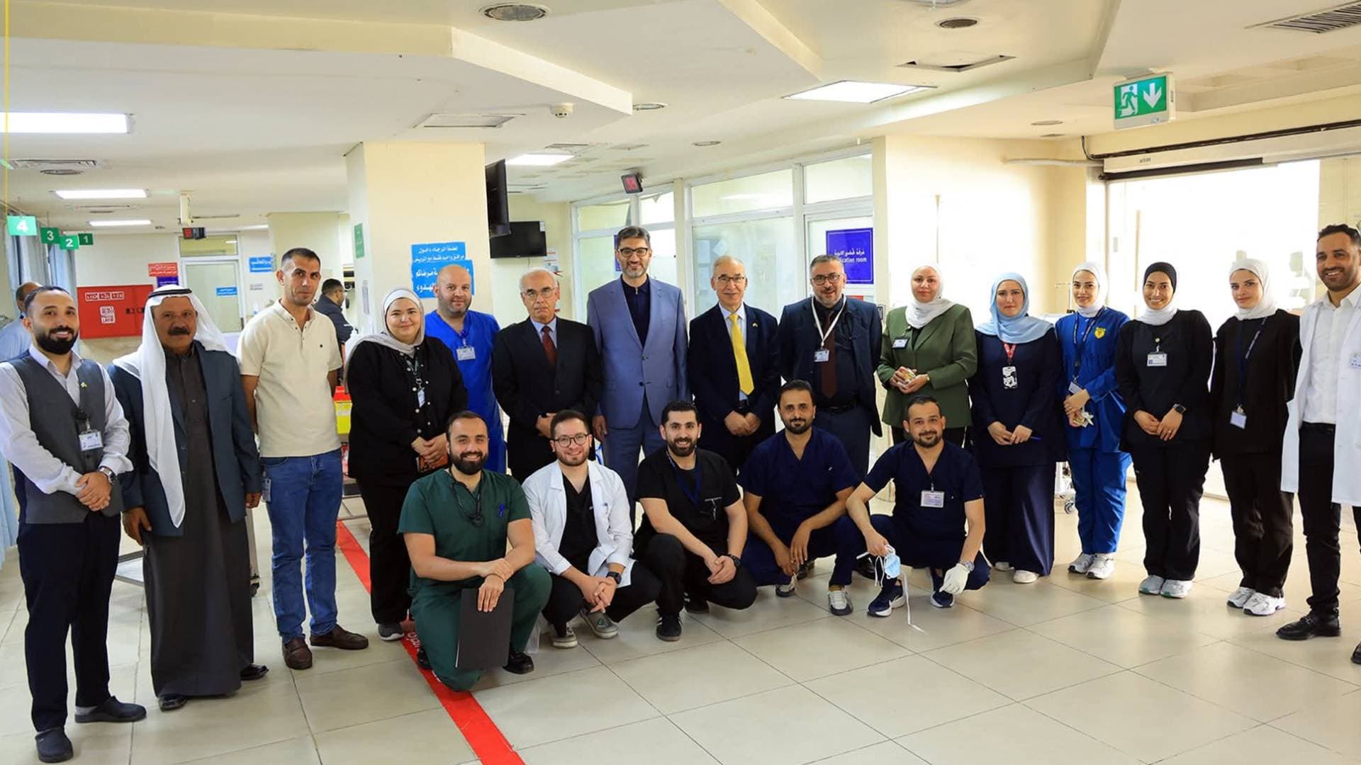 مدير عام مستشفى الجامعة الأردنية يتفقد طوابق وأقسام المستشفى أول أيام العيد