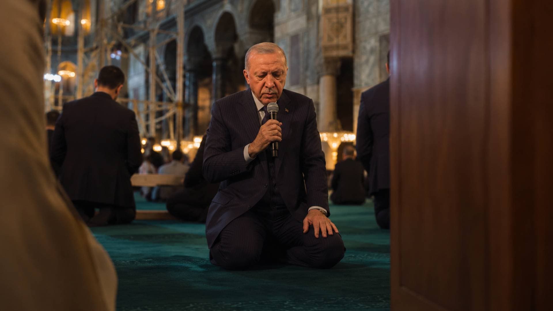 لحظات إيمانية.. الرئيس أردوغان يتلو القرآن الكريم في جامع "آيا صوفيا" بمناسبة ذكرى فتح القسطنطينية