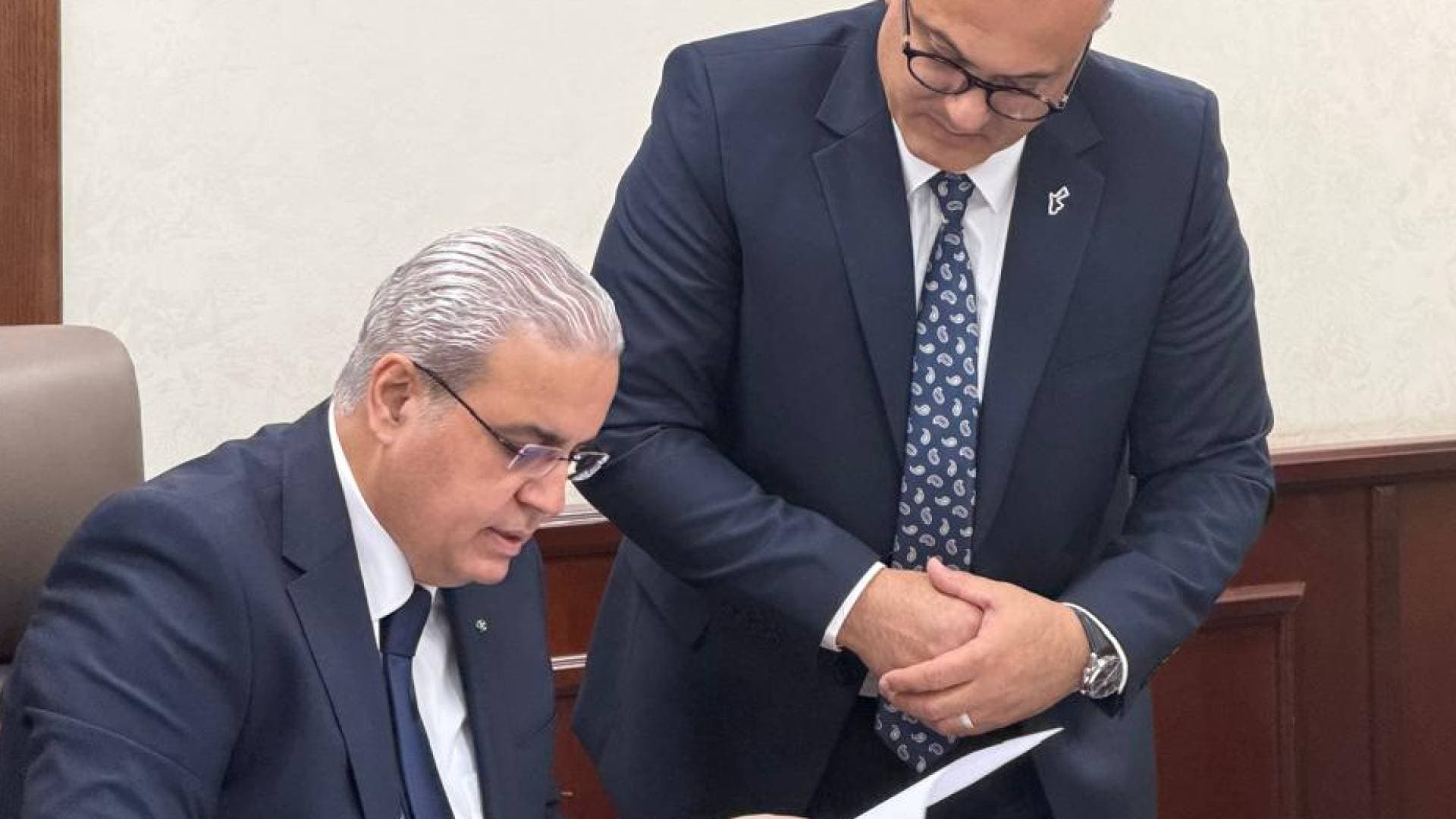 وزير الصحة يتسلم البروتوكول الوطني الموحد لعلاج مرضى السرطان في الأردن