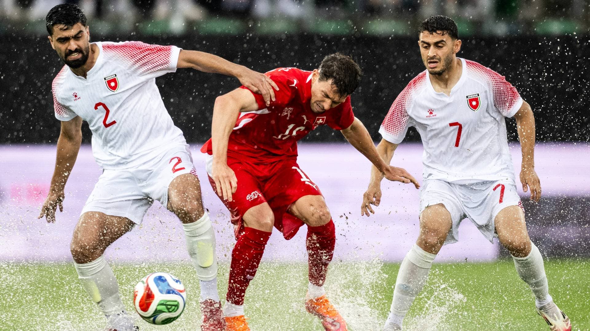 ما سبب الانقطاع المفاجئ للبث التلفزيوني لمباراة الأردن و سويسرا؟