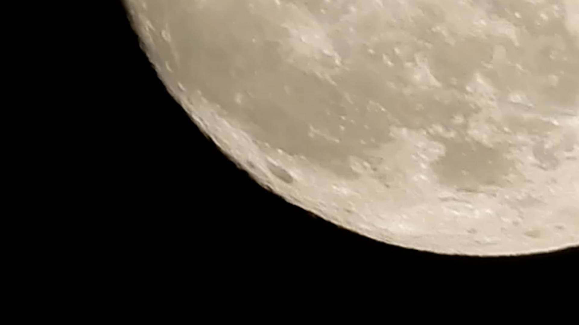 سماء الأردن تشهد مساء الأحد ظاهرة "بدر الأوج الأزرق" النادرة.. فيديو