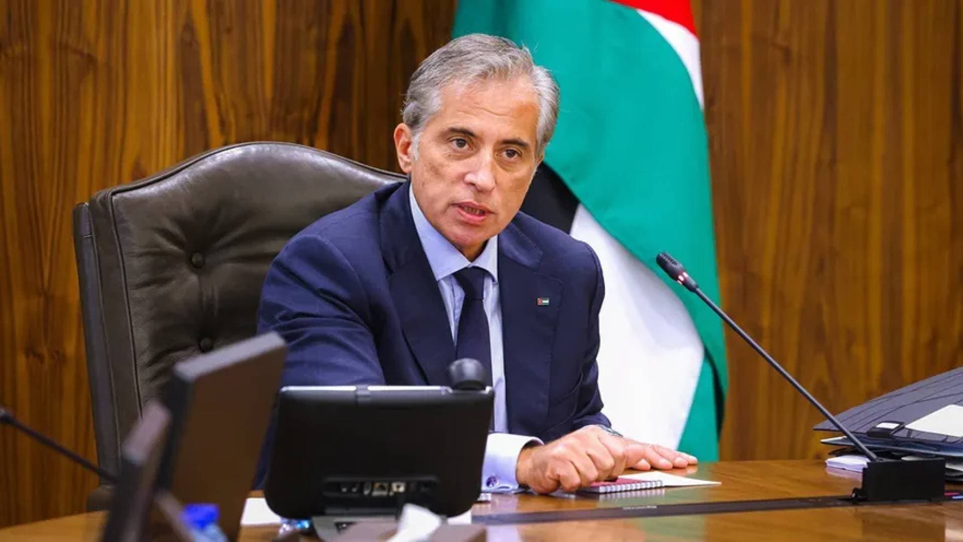 رئيس الوزراء يصدر بلاغا مهما للموظفين .. تفاصيل