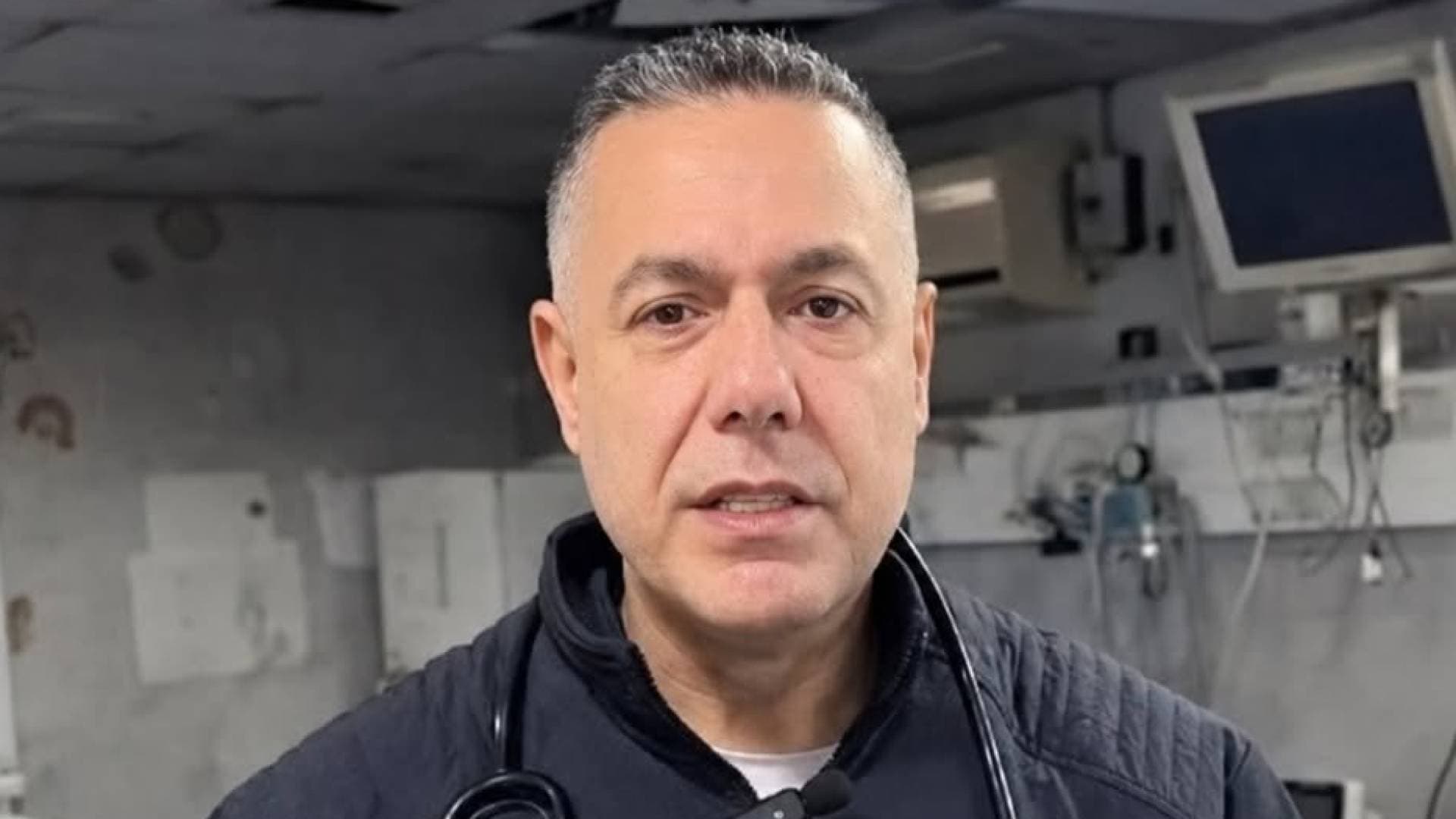 سلطات الاحتلال تنقل الدكتور حسام أبو صفية إلى العزل الانفرادي بعد اعتراض عائلته على احتجازه التعسفي