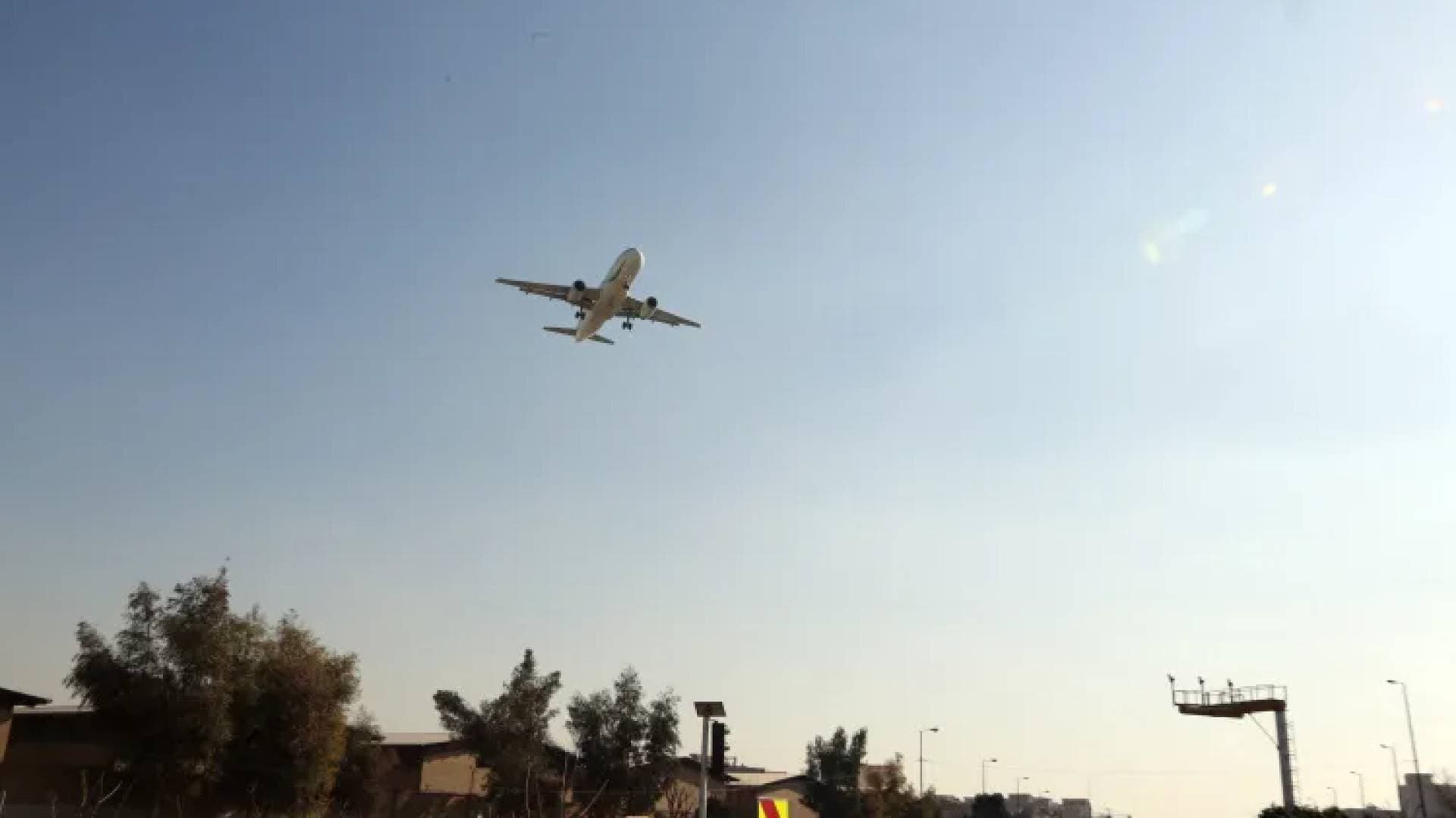 الطيران المدني السوري يعلن إعادة فتح الممرات الجوية الجنوبية واستئناف العمليات التشغيلية بمطار دمشق