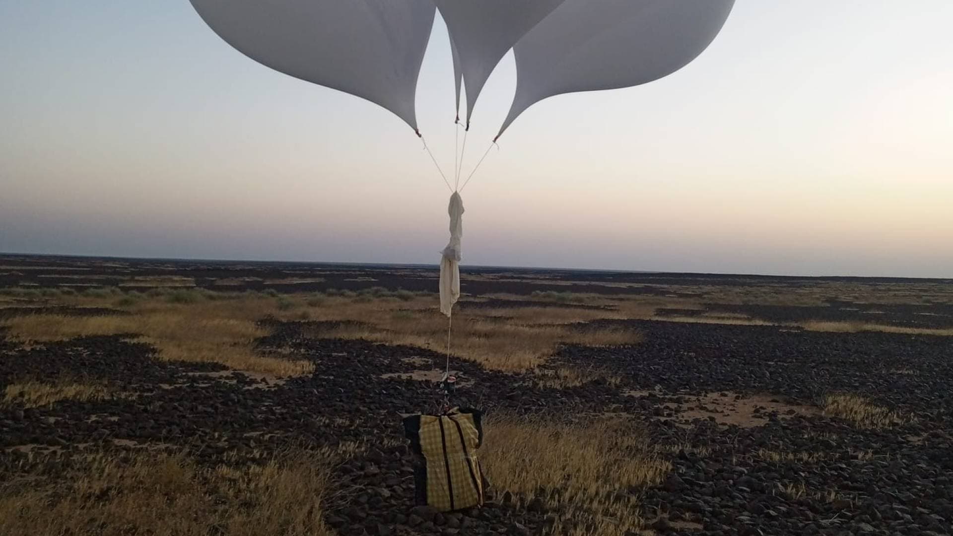 الجيش العربي:المنطقة العسكرية الشرقية تحبط أربعة محاولات تهريب كميات كبيرة من المواد المخدرة بواسطة بالونات
