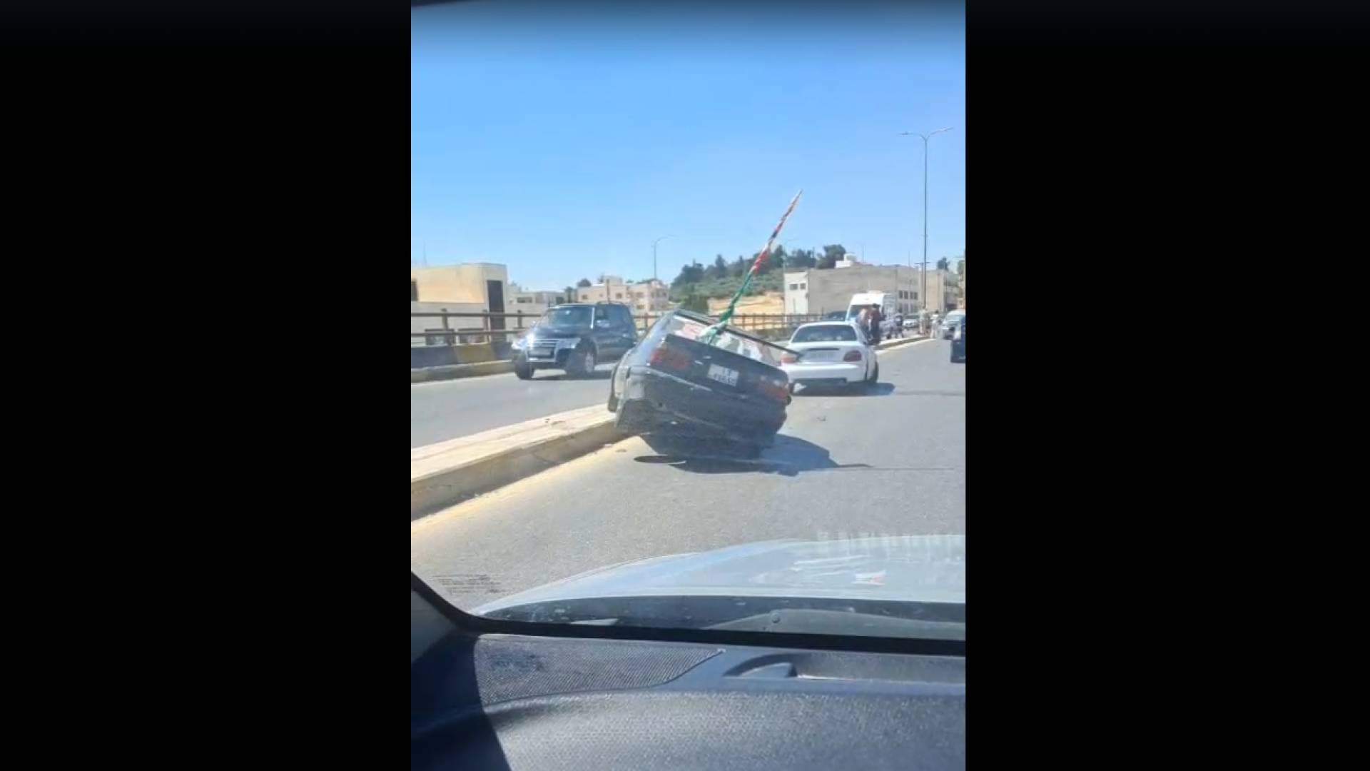 مراسل "رؤيا": حادث تصادم بين 3 مركبات على جسر ناعور يتسبب في كثافة مرورية