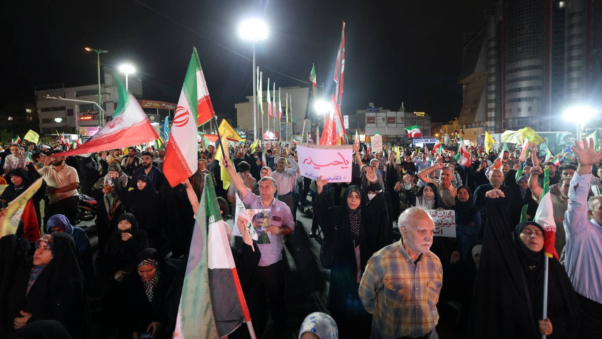 مظاهرات غاضبة في طهران.. احتجاجات شعبية ضد الاتفاق المرتقب مع واشنطن ومطالبات بإقالة قاليباف وعراقجي