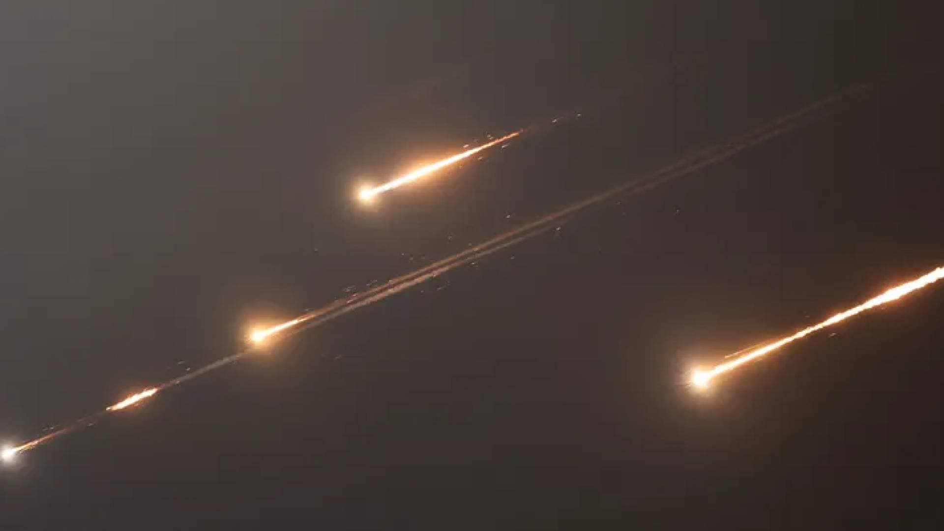 قائد مقر خاتم الأنبياء: أصابعنا على الزناد وننتظر أدنى خطأ من العدو لتلقينه درسا لا ينسى