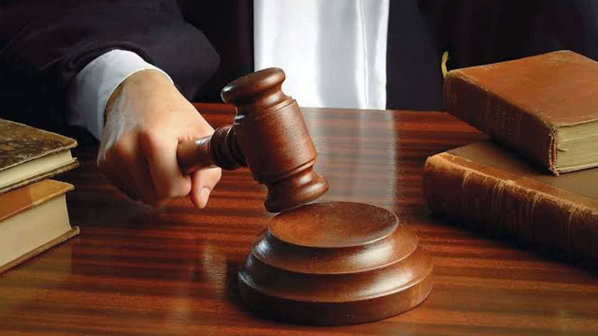 "أنت متخلف" تكلف فتاة 5 آلاف دينار أردني في أبو ظبي