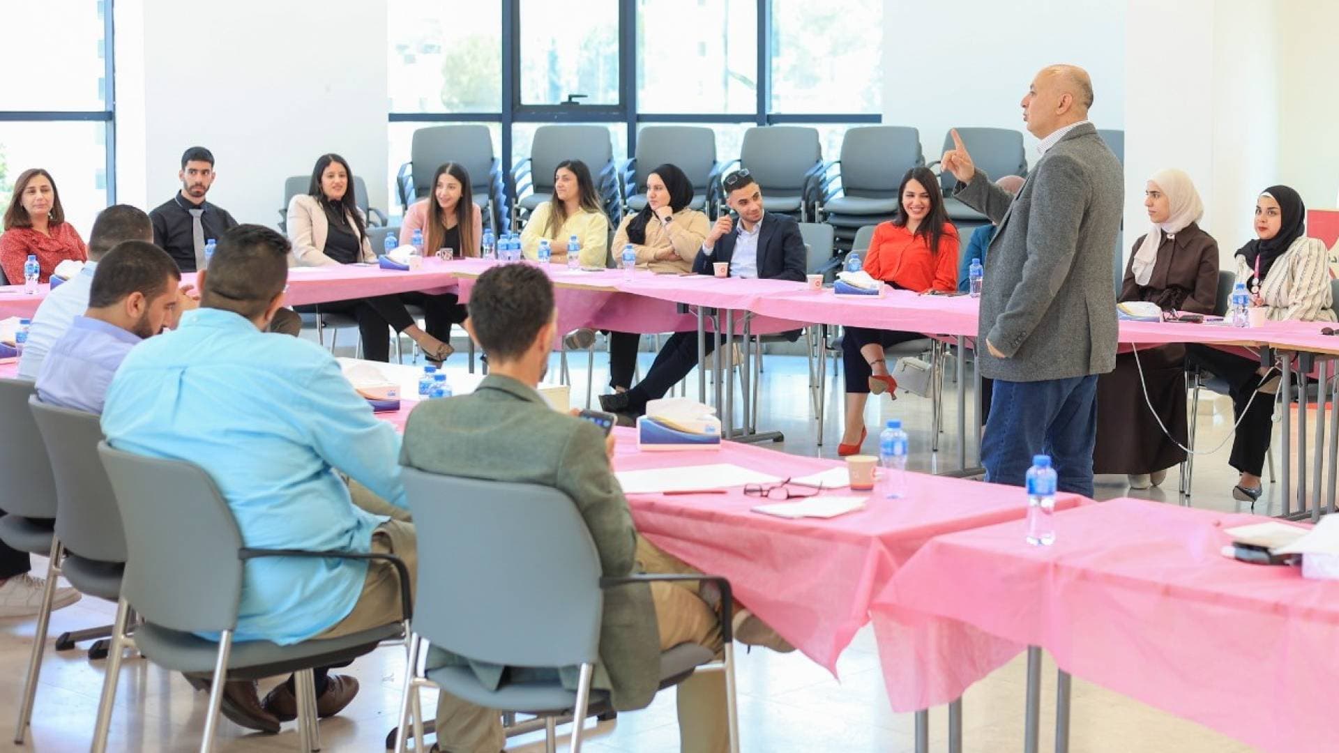 "سلطة جودة البيئة" و"بنك فلسطين" يعقدان ورشة تدريبية لترسيخ مفاهيم الاستدامة والعمل المستدام لموظفي البنك بالتزامن مع يوم البيئة العالمي