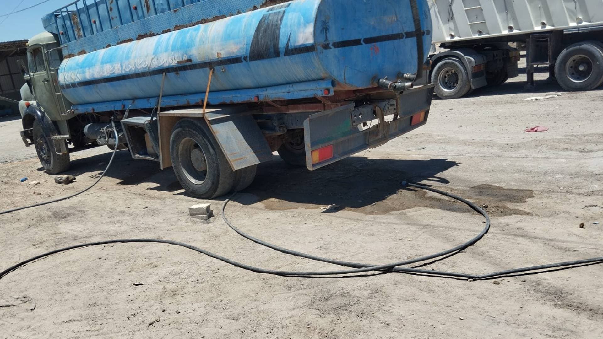 ضبط اعتداءات كبيرة على خطوط المياه وحفر بئر مخالف في الحسا وناعور والجفر