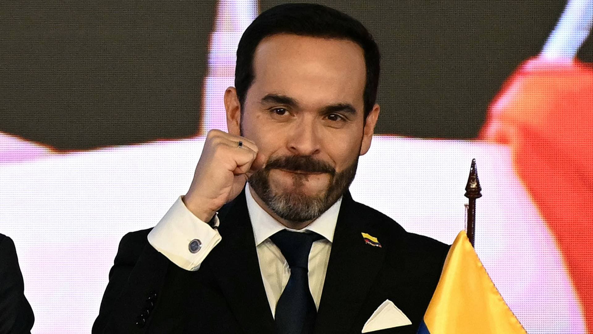 رئيس كولومبيا المنتخب يمهل الجماعات المسلحة شهرا واحدا للاستسلام
