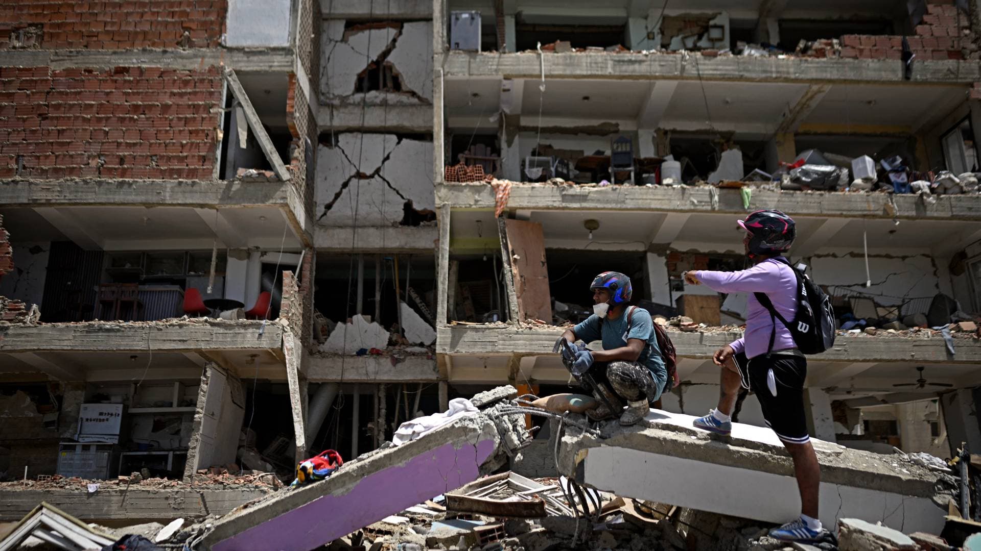 زلزالان مدمران في فنزويلا يرفعان حصيلة الضحايا إلى 920 قتيلا وأكثر من 50 ألف مفقود -فيديو