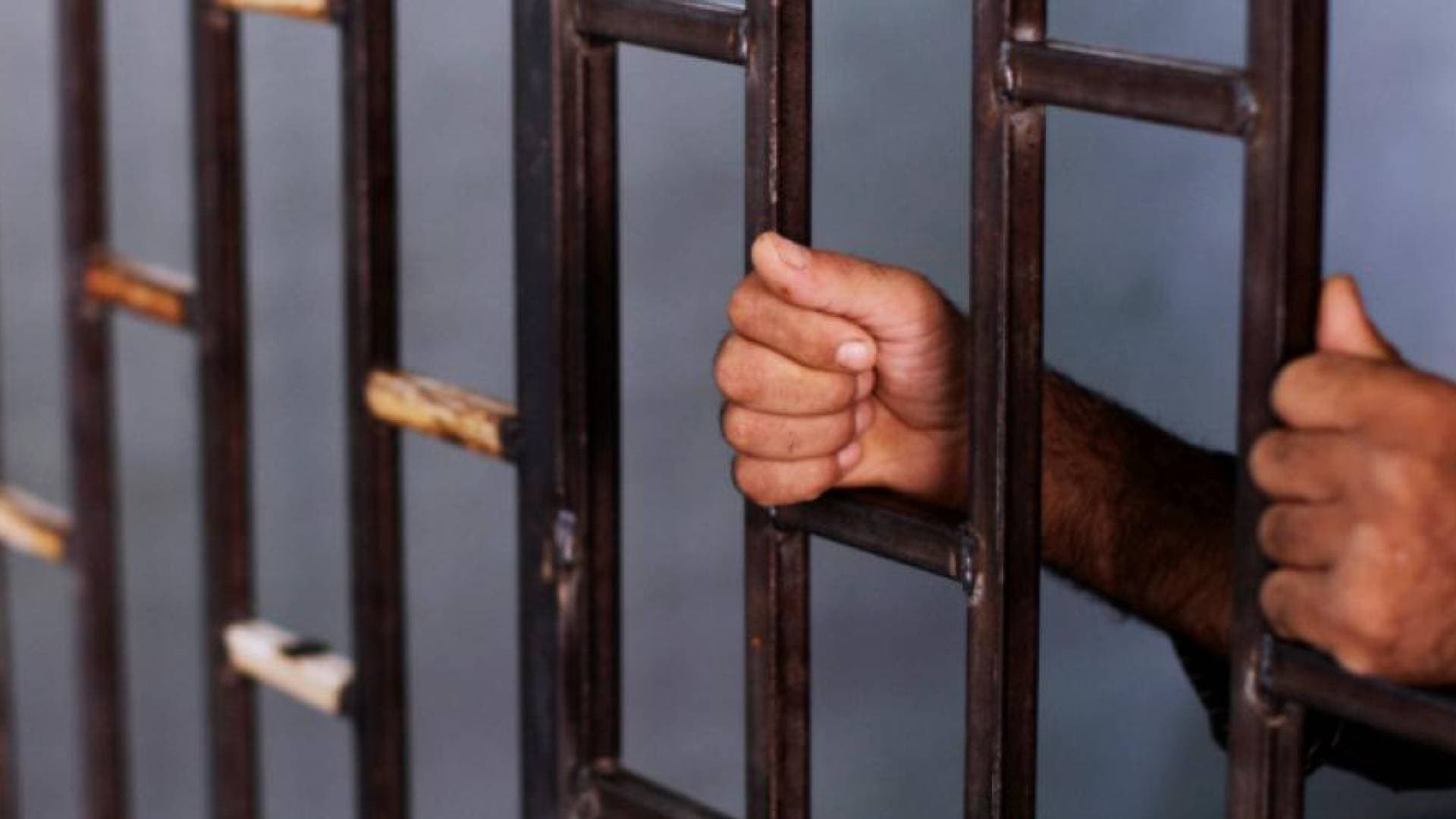 القضاء المصري يؤيد حبس شخص سنتين لنقله مرض الإيدز لزوجته في المعادي