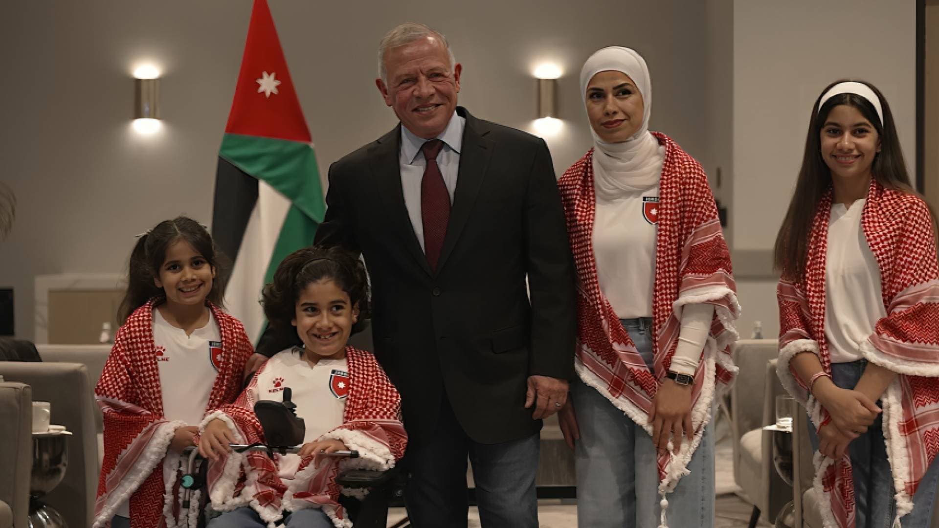 بالفيديو.. الملك يلتقي الطفل شهم في تكساس ويدعوه لحضور مباراة النشامى أمام الأرجنتين