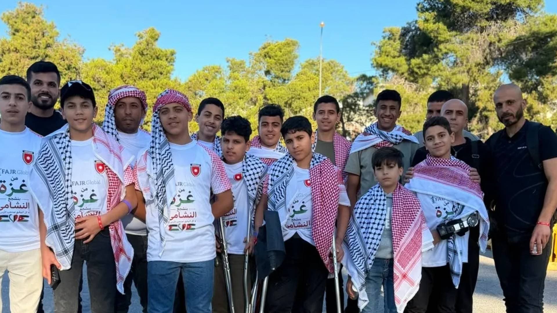 رغم الجراح.. 17 طفلا من غزة يساندون النشامى من مدرجات المدينة الرياضية