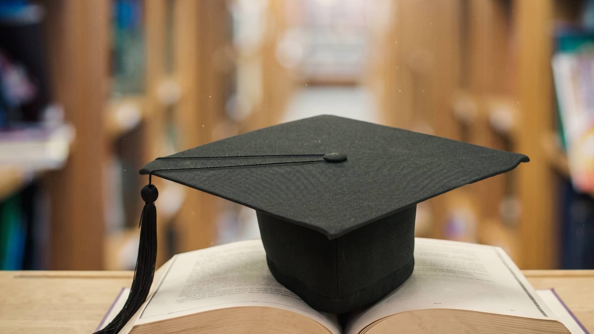 وزارة التعليم العالي تعلن فتح باب التقدم لمنح دراسة الطب البشري بجامعة الأزهر
