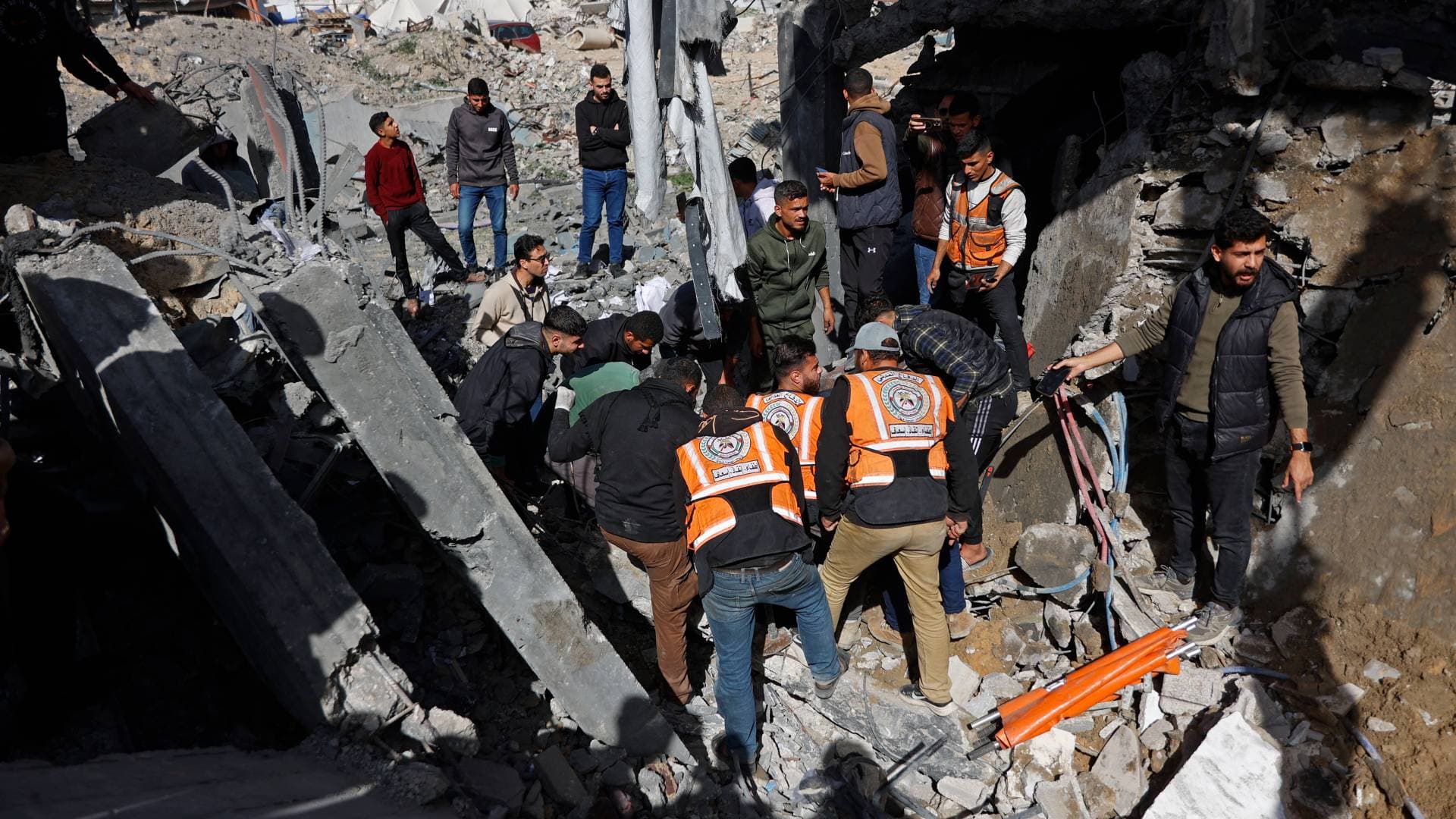 مصادر فلسطينية: 4 شهداء في 13 خرقا للاحتلال جديدا لهدنة غزة
