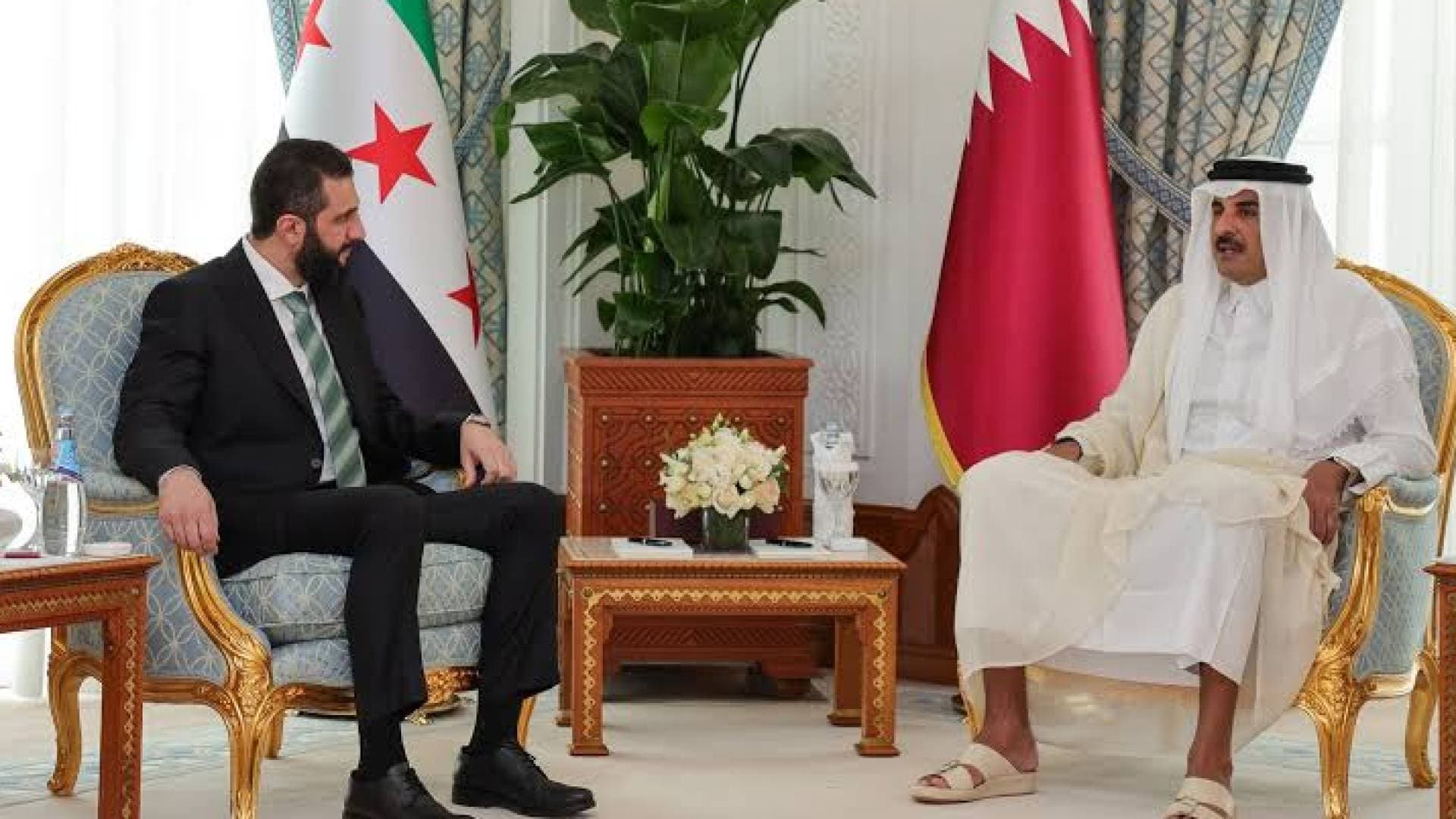 الرئيس السوري يبحث هاتفيا مع أمير قطر تعزيز العلاقات الثنائية والتطورات الإقليمية بالمنطقة