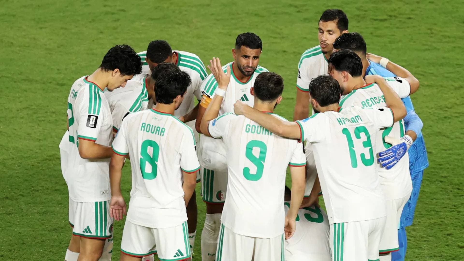 نجوم الجزائر ينشدون كتابة التاريخ وإسعاد الشعب أمام سويسرا