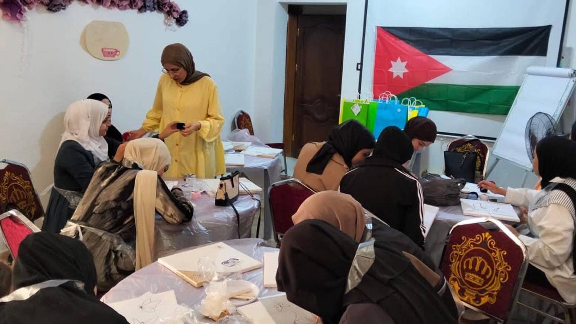 مركز شابات معان ينفذ نشاطا تدريبا في الحرف اليدوية