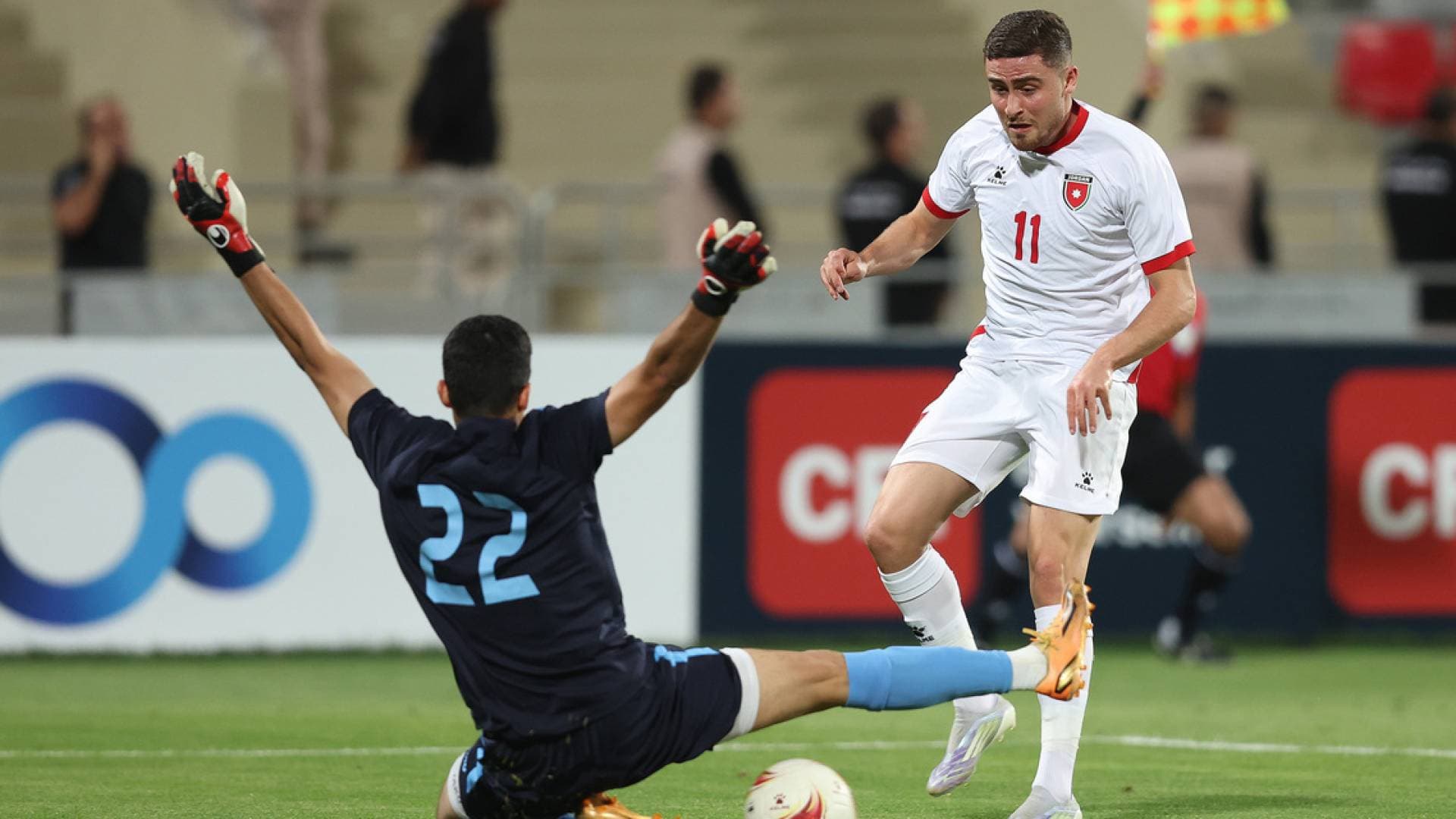 الاتحاد الآسيوي يشيد بنجم المنتخب الوطني "العزايزة"
