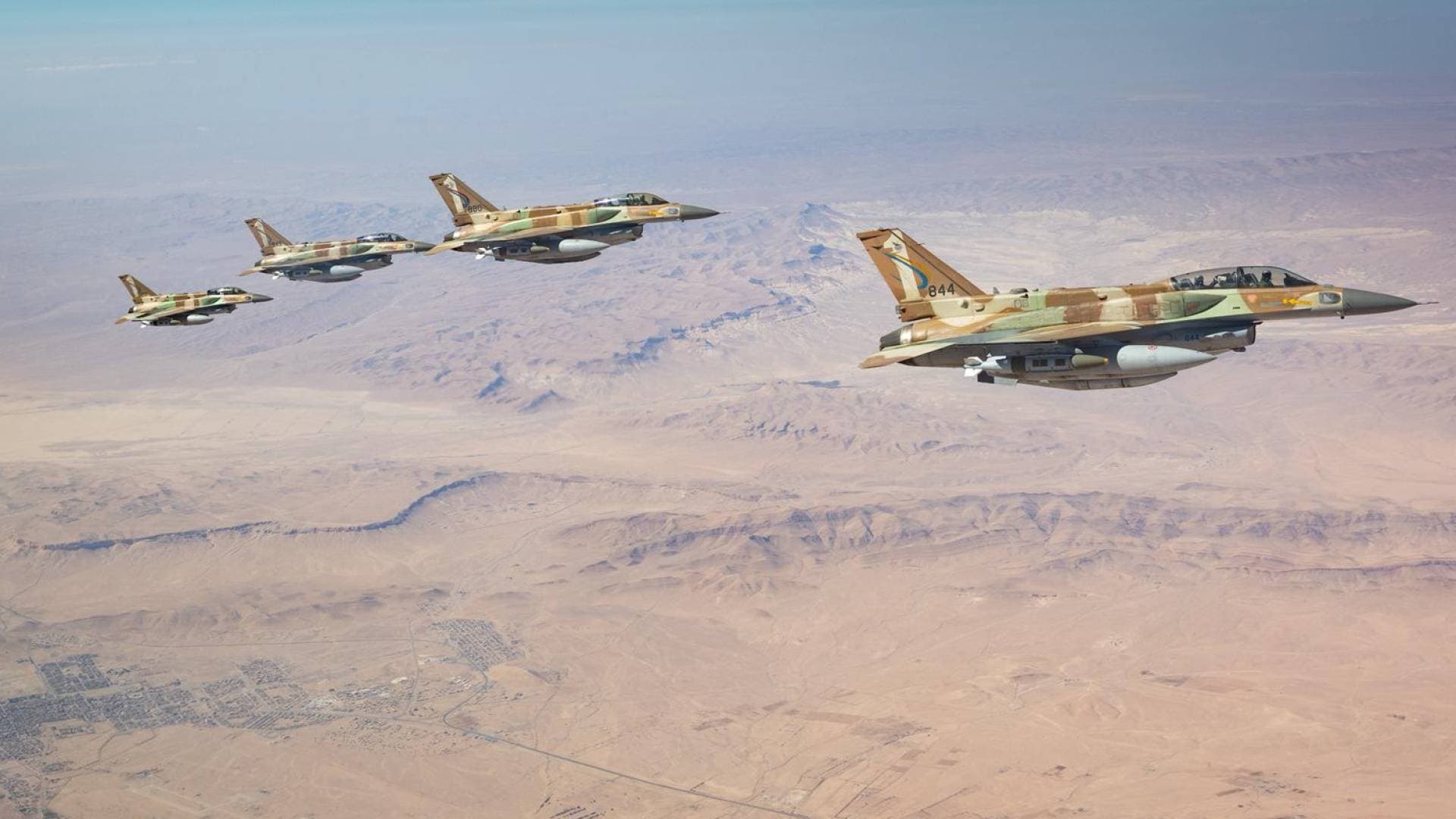 جيش الاحتلال يعلن مهاجمة بنى تحتية لـ "حزب الله" جنوبي لبنان