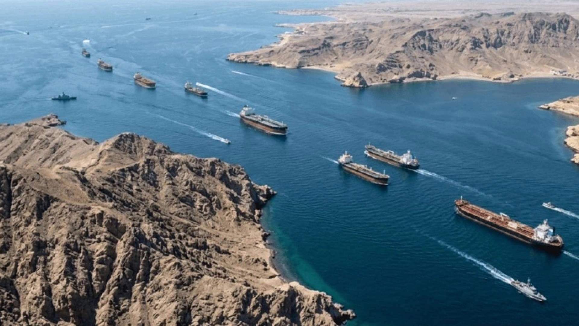 إيران تحظر الاستعراضات الأجنبية في مضيق هرمز وتتوعد بردع أي تحرك عسكري