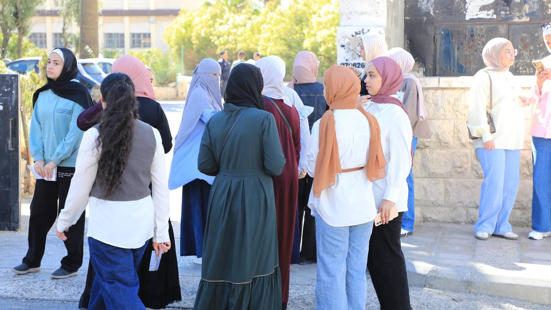 ارتياح عام بين طلبة "التوجيهي" بعد امتحان الثقافة المالية: أسئلة مباشرة ووقت كاف - فيديو