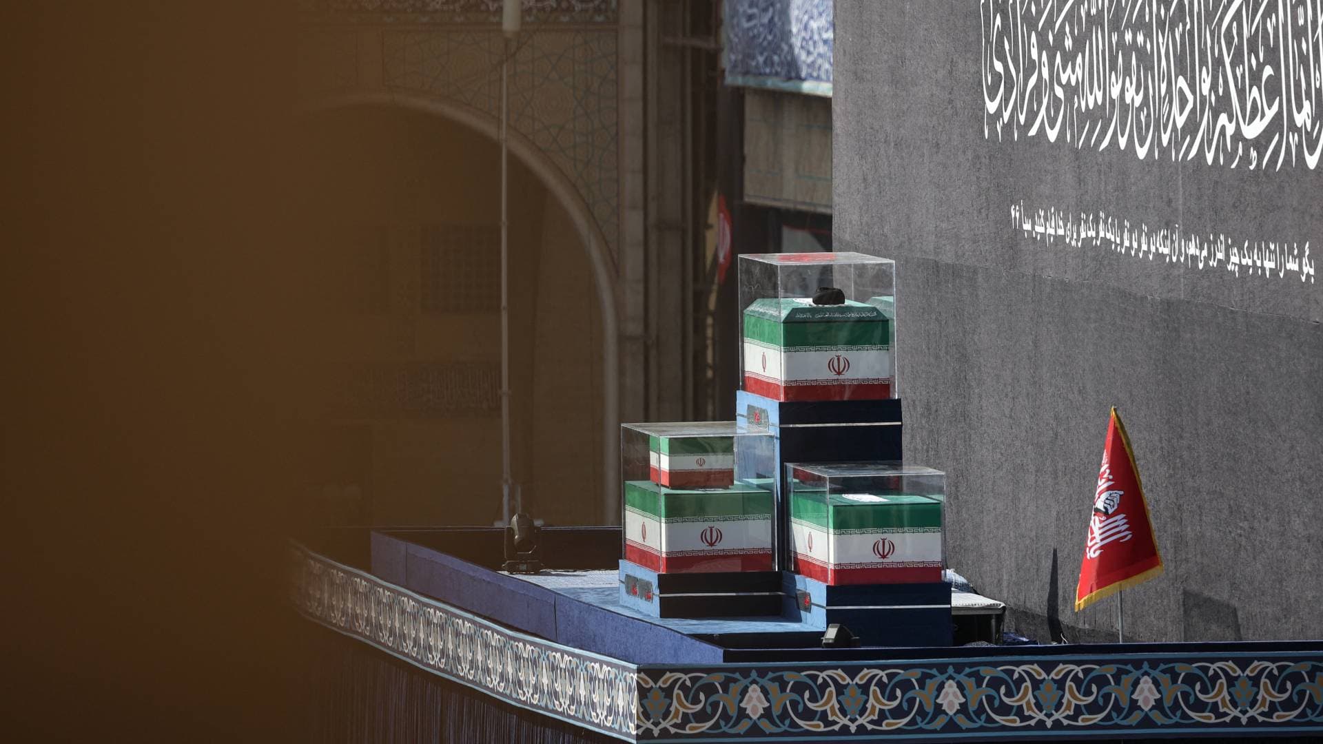 إيران تشيع خامنئي بعد 4 أشهر على مقتله.. ومخاوف أمنية تحيط بخليفته مجتبى