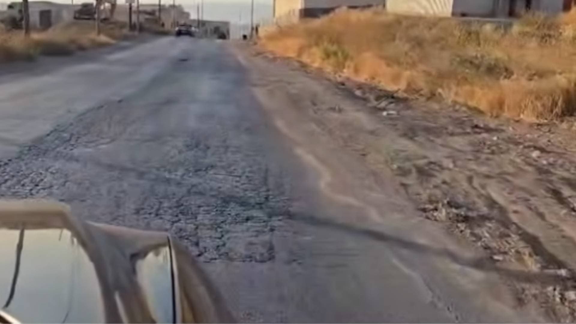 مطالبات بإصلاح طريق مستشفى الرشيد في أبو نصير.. وبلدية عين الباشا تعلن بدء إعادة التأهيل