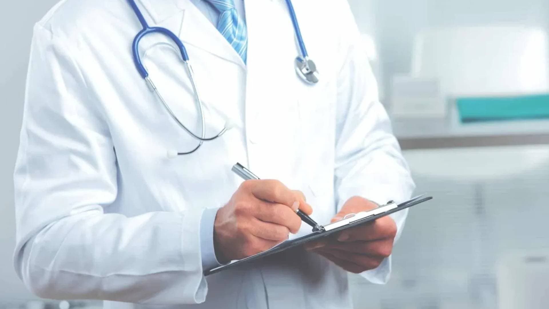 أطباء اختصاص في "وزارة الصحة" بلا بورد بعد سنوات من التدريب.. و"المجلس الطبي" يحدد شروط الاعتماد