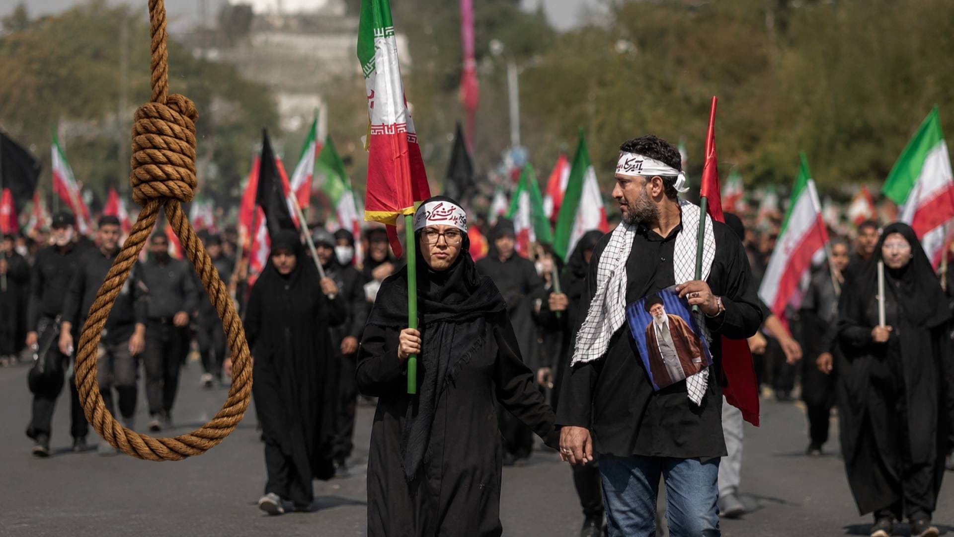 مشيعون إيرانيون يطالبون برأس ترمب ثأرا لخامنئي ويرفضون التفاوض مع واشنطن