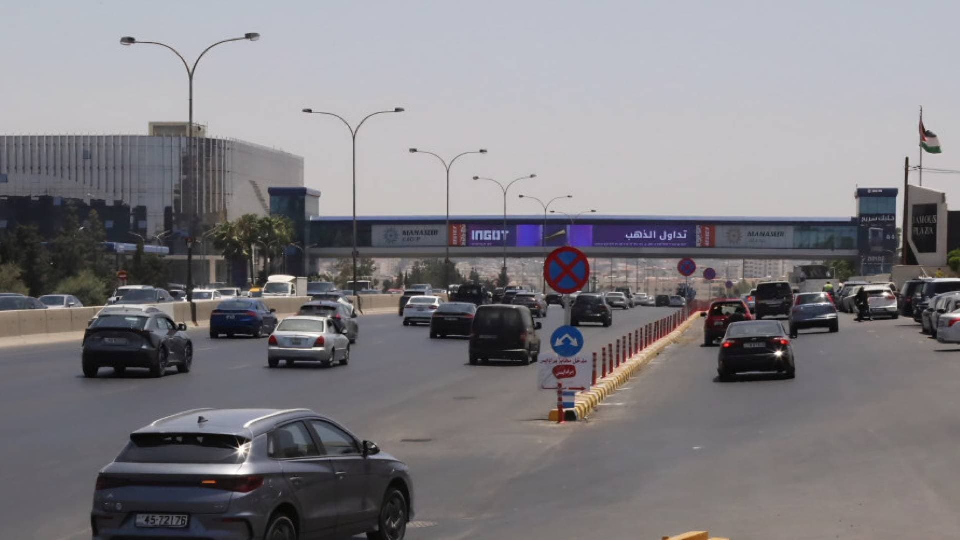 وزارة الأشغال العامة والإسكان تبدأ مشروع الصيانة الشاملة لطريق المطار