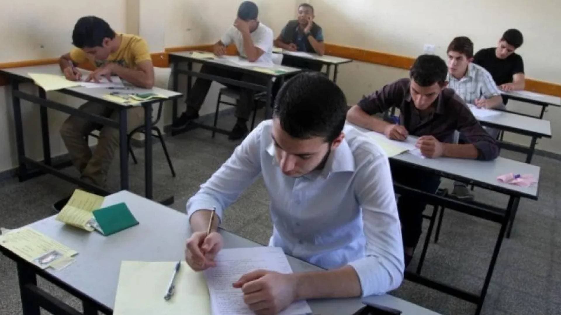 بالفيديو.. امتحان اللغة العربية للتوجيهي: الآراء تتأرجح بين المتوسط والسهل