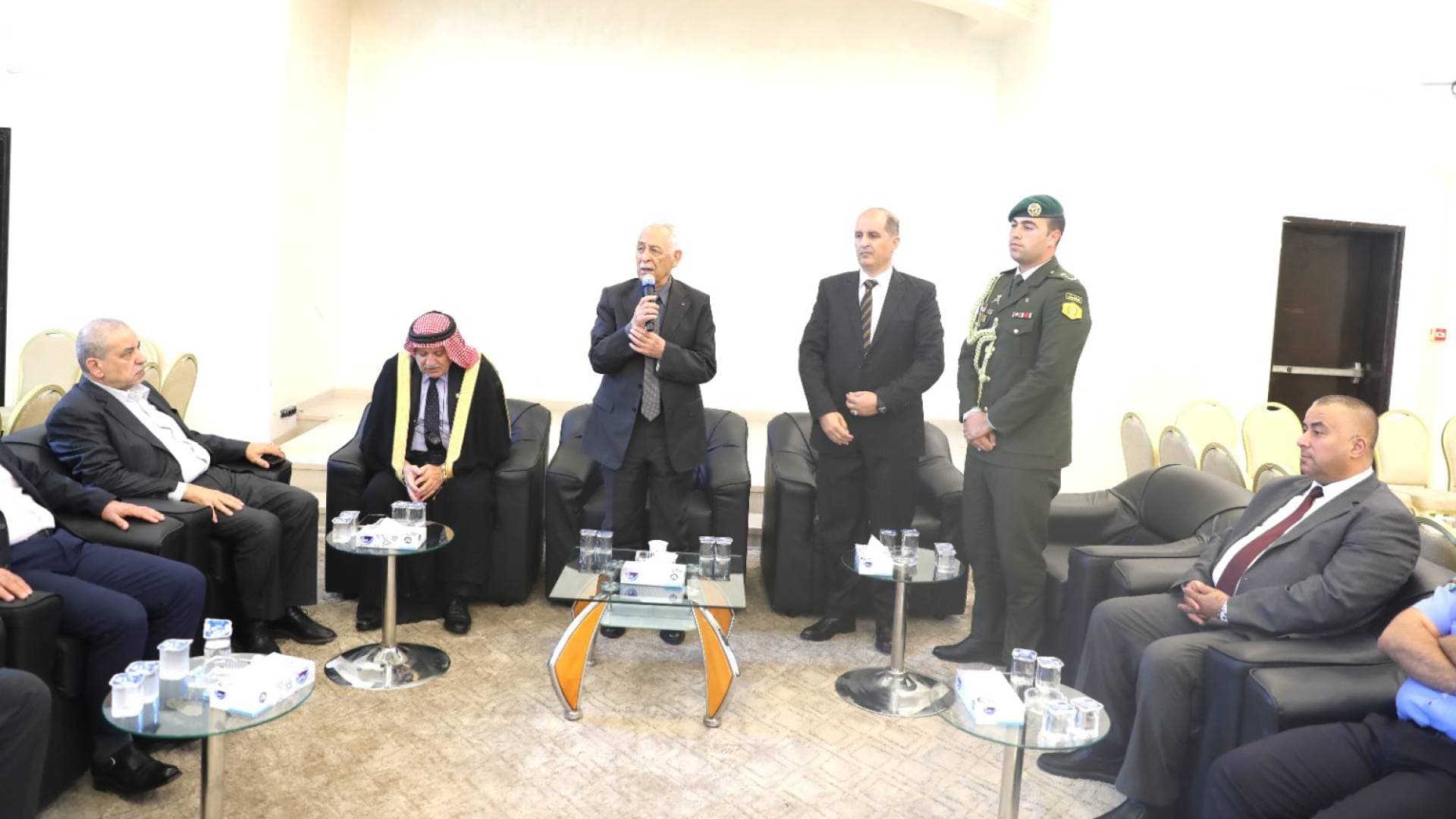 مندوبا عن الملك وولي العهد.. العيسوي يعزي العبيدات