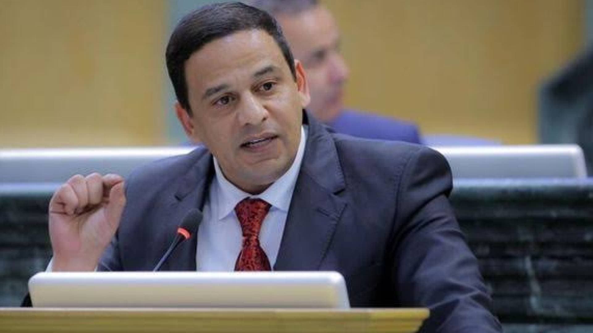 أبو هنية يطالب بتقرير عن إنجاز مجالس المحافظات السابقة ويعتبر الاقتراض خطا أحمر